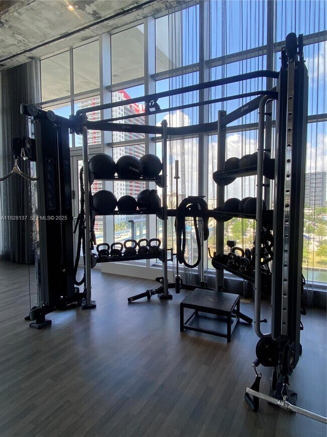 Building Photo - 4010 S Ocean Dr