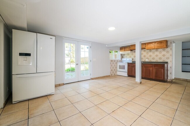 Building Photo - Comfort and Convenience Meet in This Burien Gem