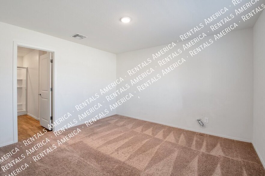 Building Photo - 1560 E Demain Dr