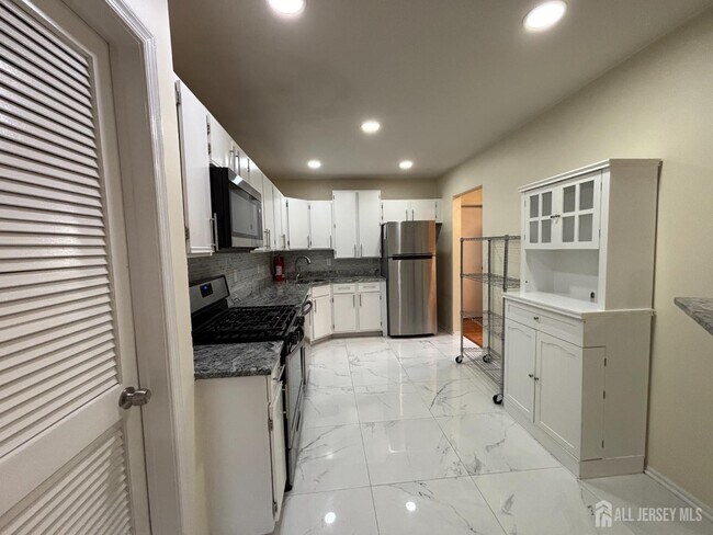 Building Photo - 1301 Plymouth Rd