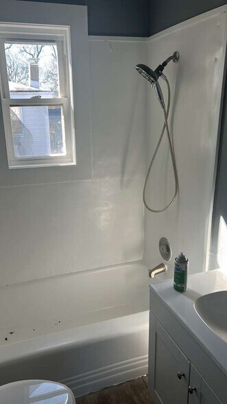 Building Photo - 201 4th St