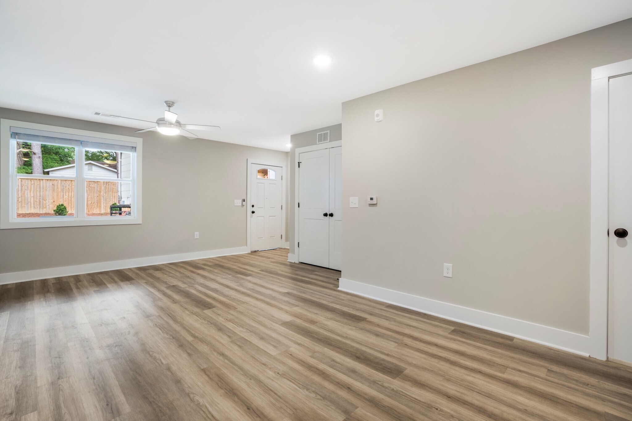 Building Photo - 303 Linwood St