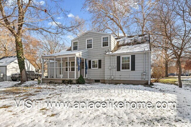 Building Photo - 7404 Village Dr