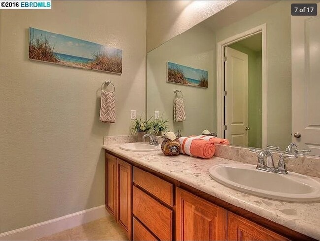 Building Photo - $3,690 - GORGEOUS 3 BEDROOM HOME IN EAST D...