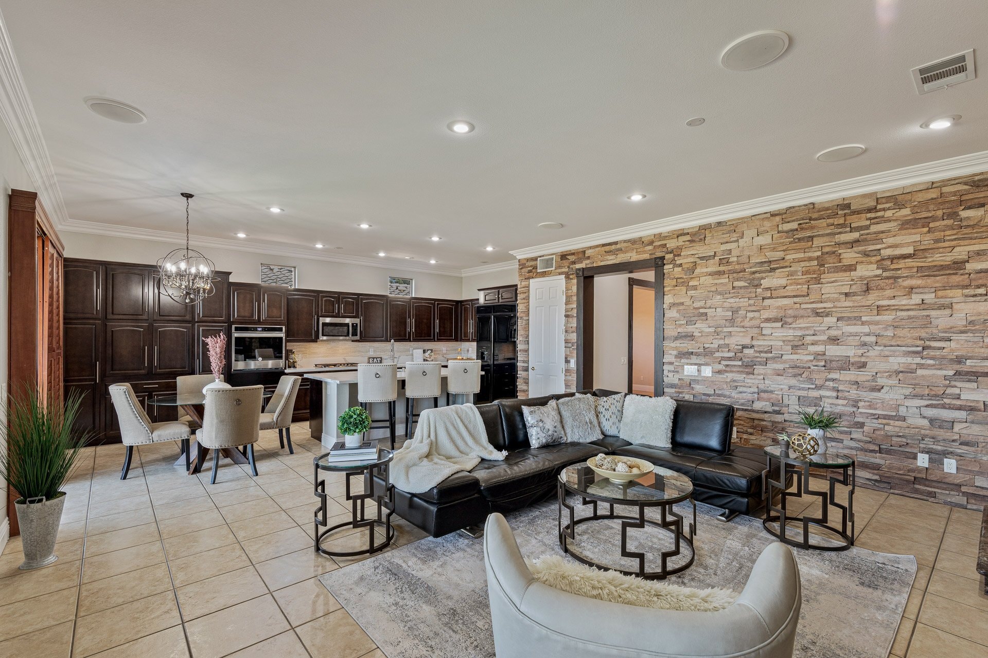 Building Photo - 7 Braelinn Dr