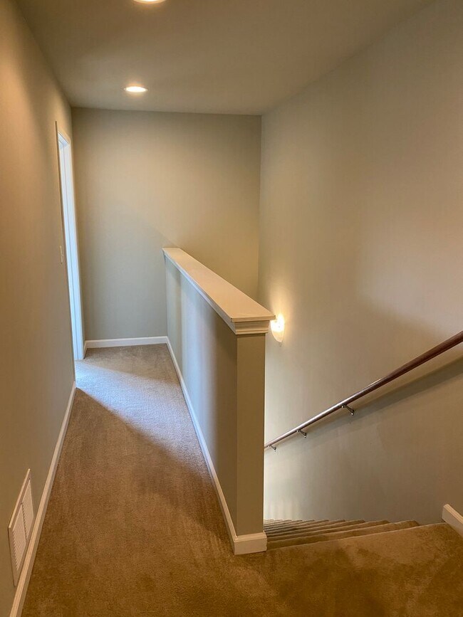 Building Photo - Spacious End Unit Condo