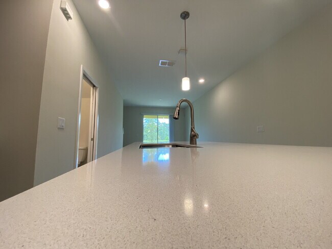 Building Photo - "Charming 3-Bedroom Oasis with 2.5 Baths i...