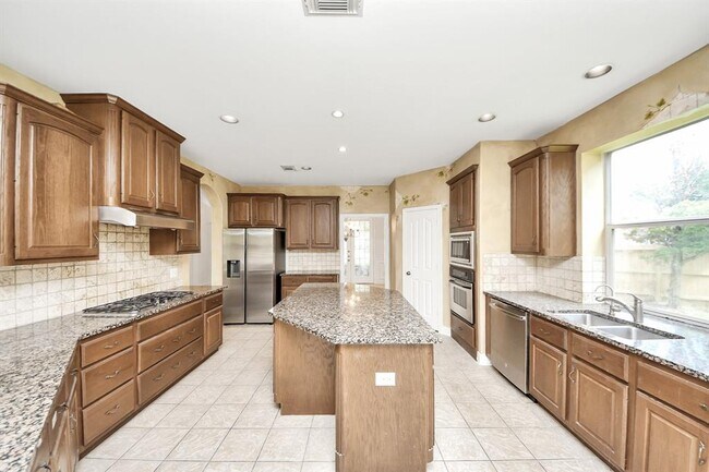 Building Photo - 3811 Parkside Dr