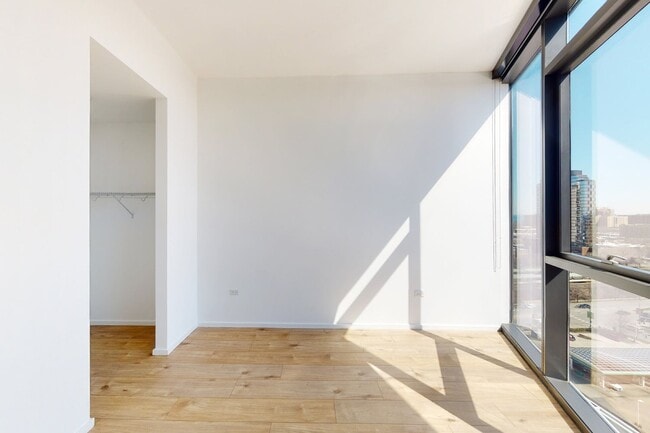 Interior Photo - City Hyde Park