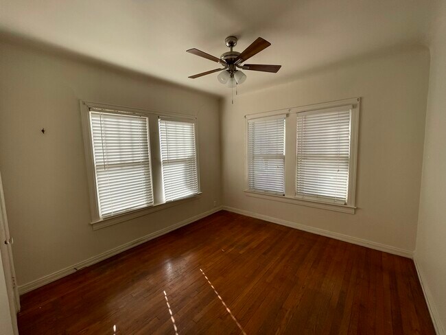 Building Photo - Huisache