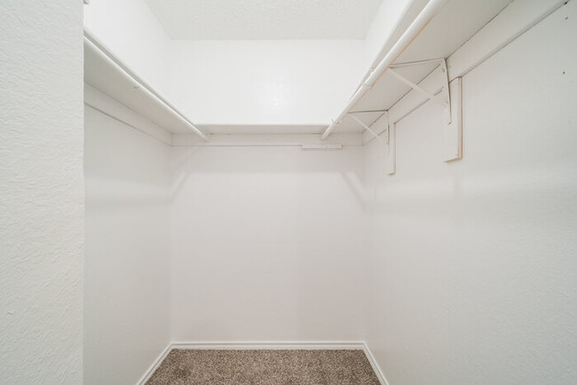 Building Photo - Wyngate Townhomes 3923D