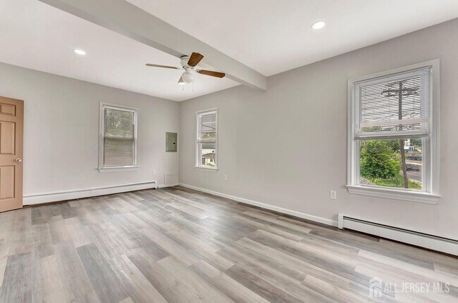 Building Photo - 601 Ridgeway Ave