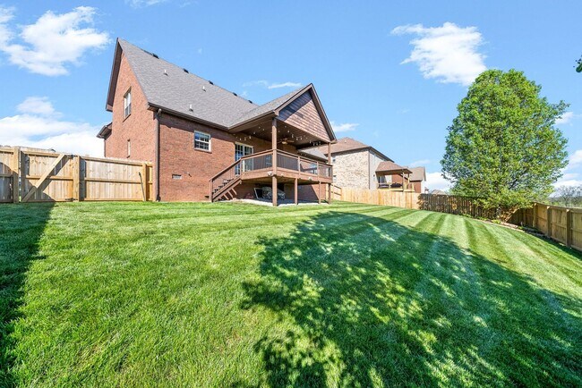 Building Photo - Three Bedroom with Bonus on Exit 8!