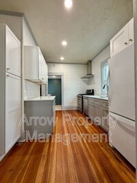 Building Photo - 2612 Y St
