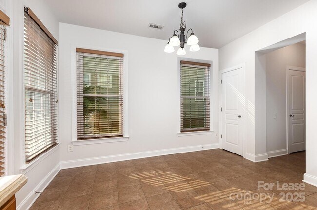 Building Photo - 9429 Ridgeforest Dr