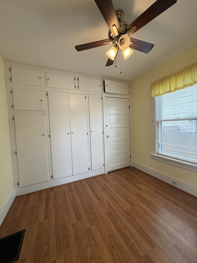 Building Photo - 3221 Wayne Ave