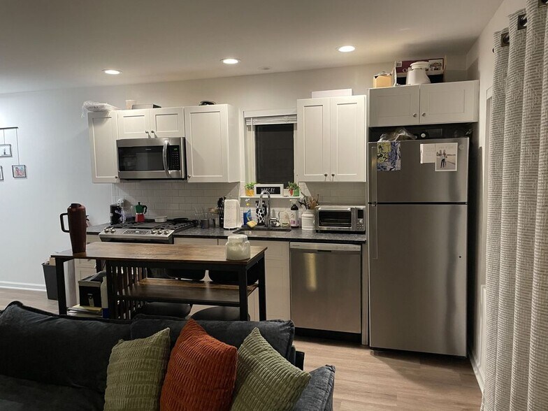 Building Photo - 1142 Springwood Ave