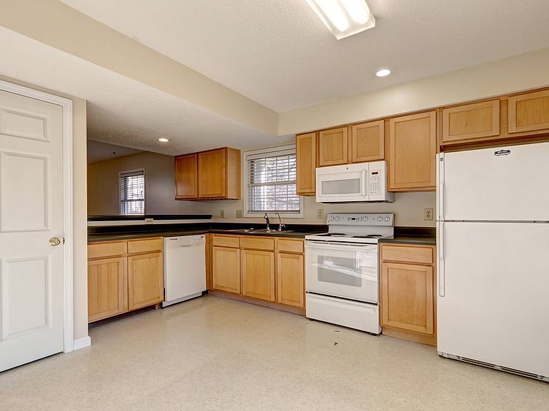 Building Photo - 805 E Sherwood Hills Dr