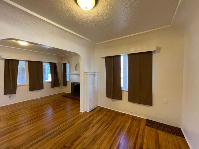 Building Photo - Shadle Area