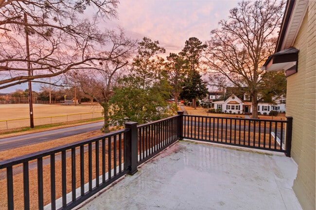 Building Photo - 1502 Tryon Rd