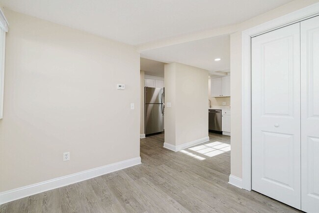 Building Photo - 687 Washington St