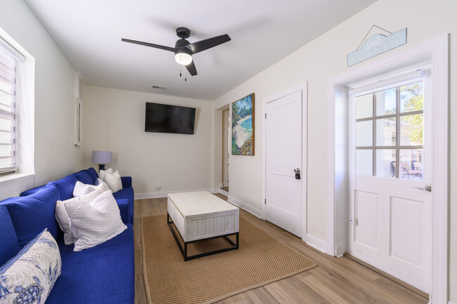 Building Photo - 1344 Springdale St