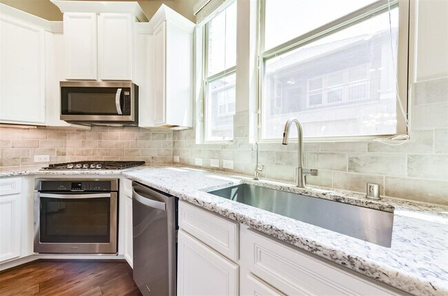 Building Photo - 18311 Harmony Bluff Ln