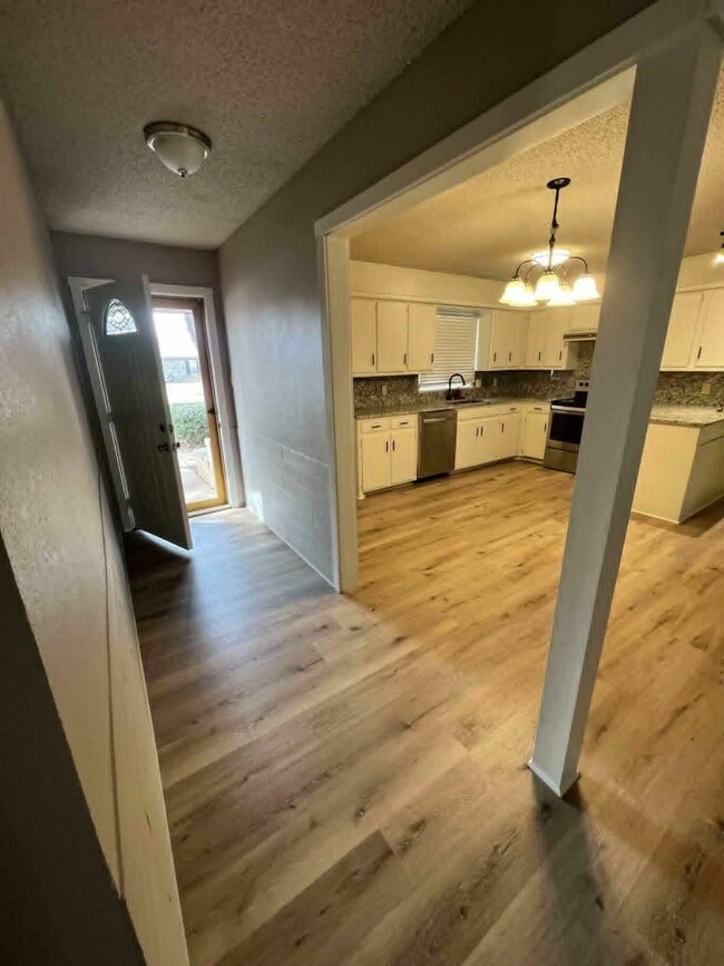 Building Photo - 810 Mimosa Ave