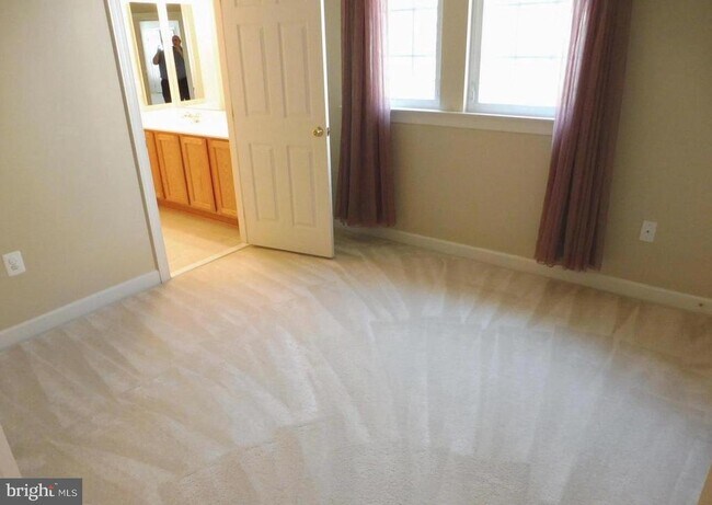 Building Photo - 4807 River Creek Terrace