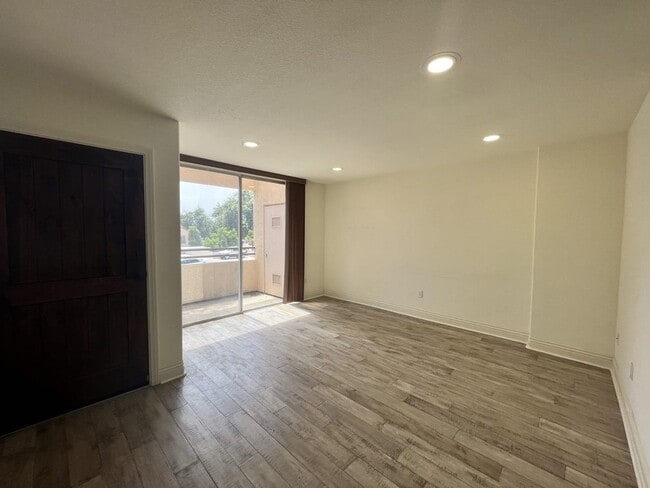 Building Photo - 3975 Nobel Dr