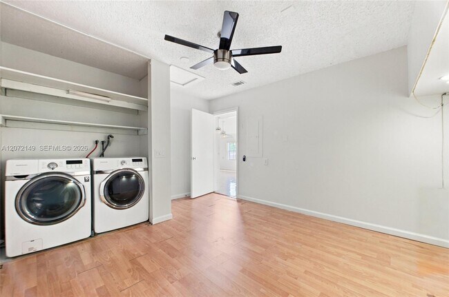 Building Photo - 7336 Granada Way
