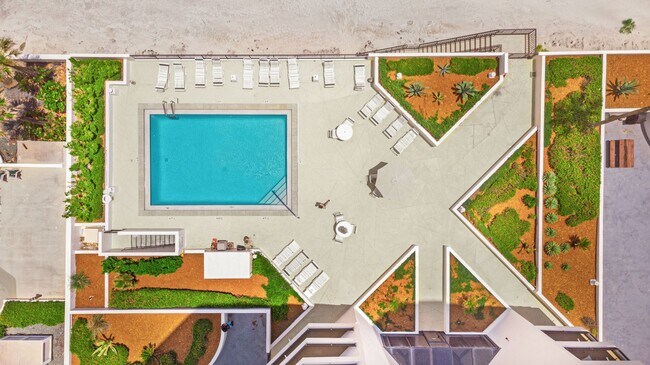 Building Photo - Coastal Living meets convenience in the He...