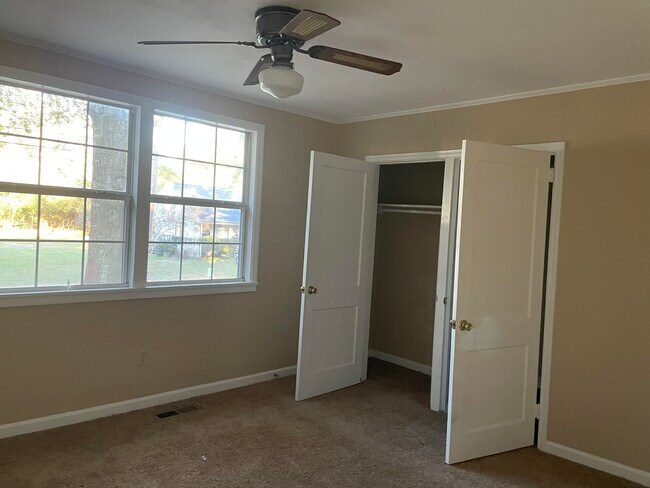 Building Photo - 847 Westover Dr