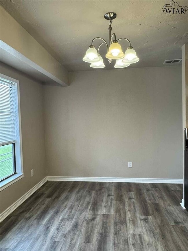Building Photo - 1113 Sunset Ln