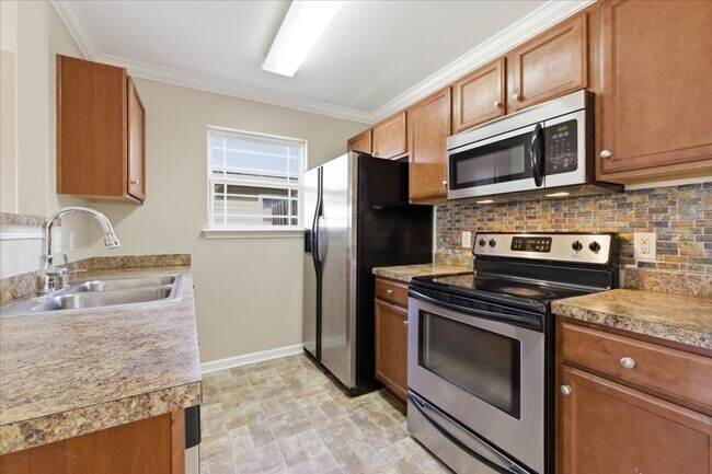 Building Photo - Private Backyard + Pet-Friendly Living Near Pooler & Savannah – Move-In Ready