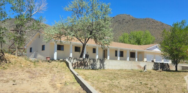Building Photo - 1353 Santa Cruz Dr