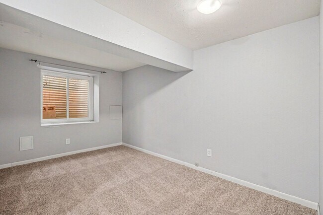 Building Photo - Beautiful Littleton Townhome | 2 Bed + 3 Bath | Nearly 2,000 Sq Ft | Prime Location