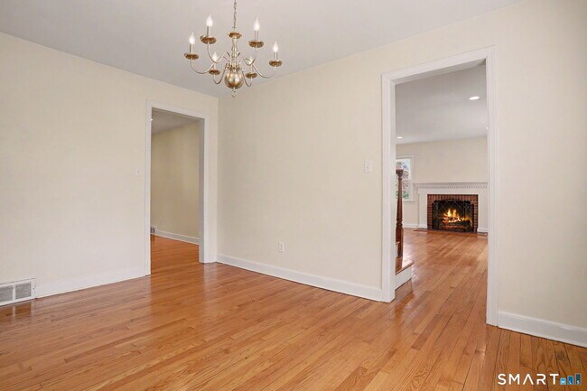 Building Photo - 32 Crescent Dr