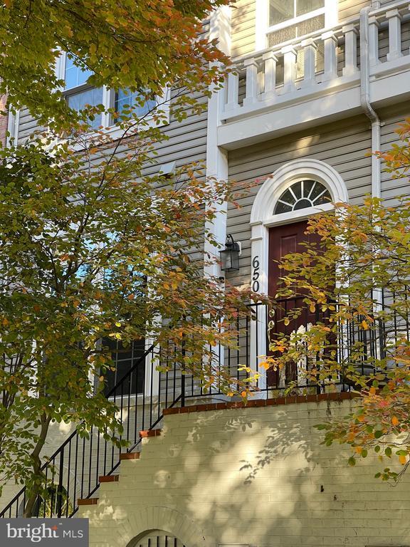 Building Photo - 650 9th St SW