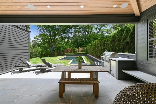 Building Photo - 635 Bonaventure Ave NE