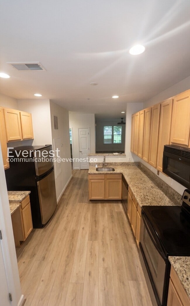 Building Photo - 1 Bed/1 Bath Condo with Community Amenities / Pet-Friendly / Available Now!