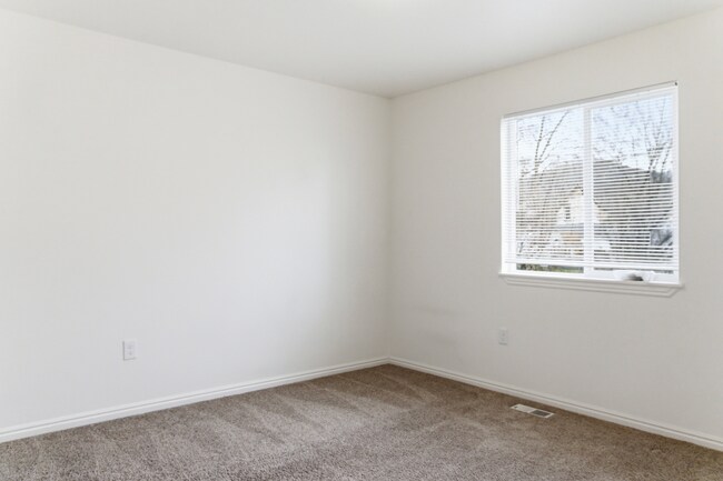 Building Photo - 464 E Center St