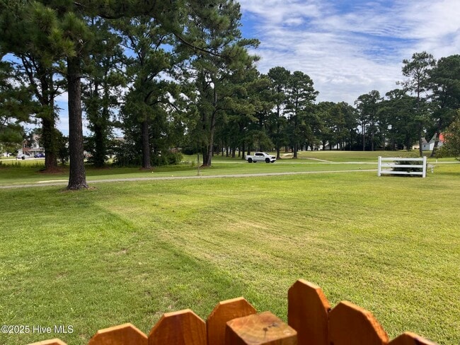 Building Photo - 204 S River Dr