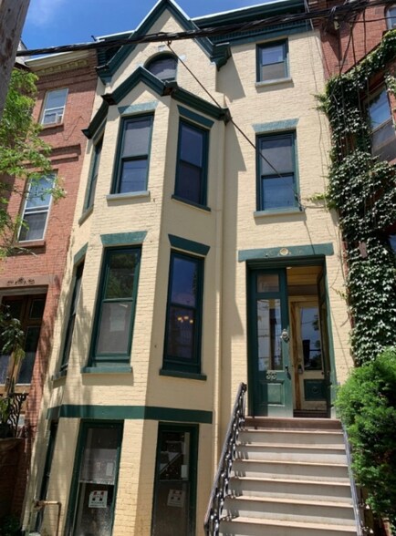 Primary Photo - 33 S Lake Ave