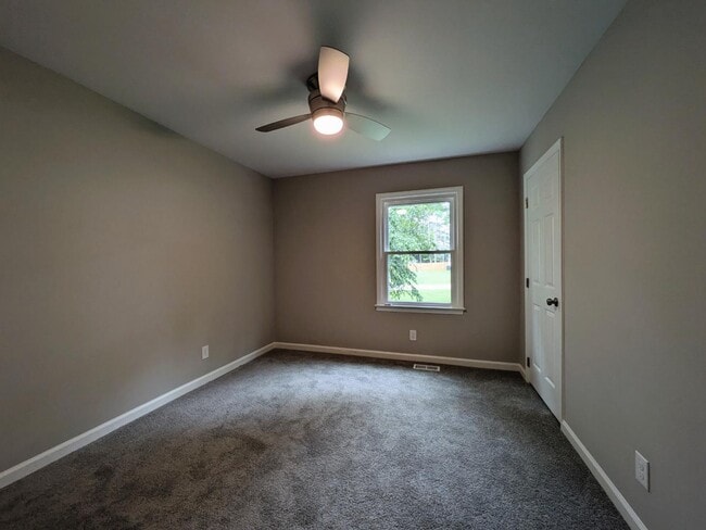 Building Photo - 929 Greenbriar Dr