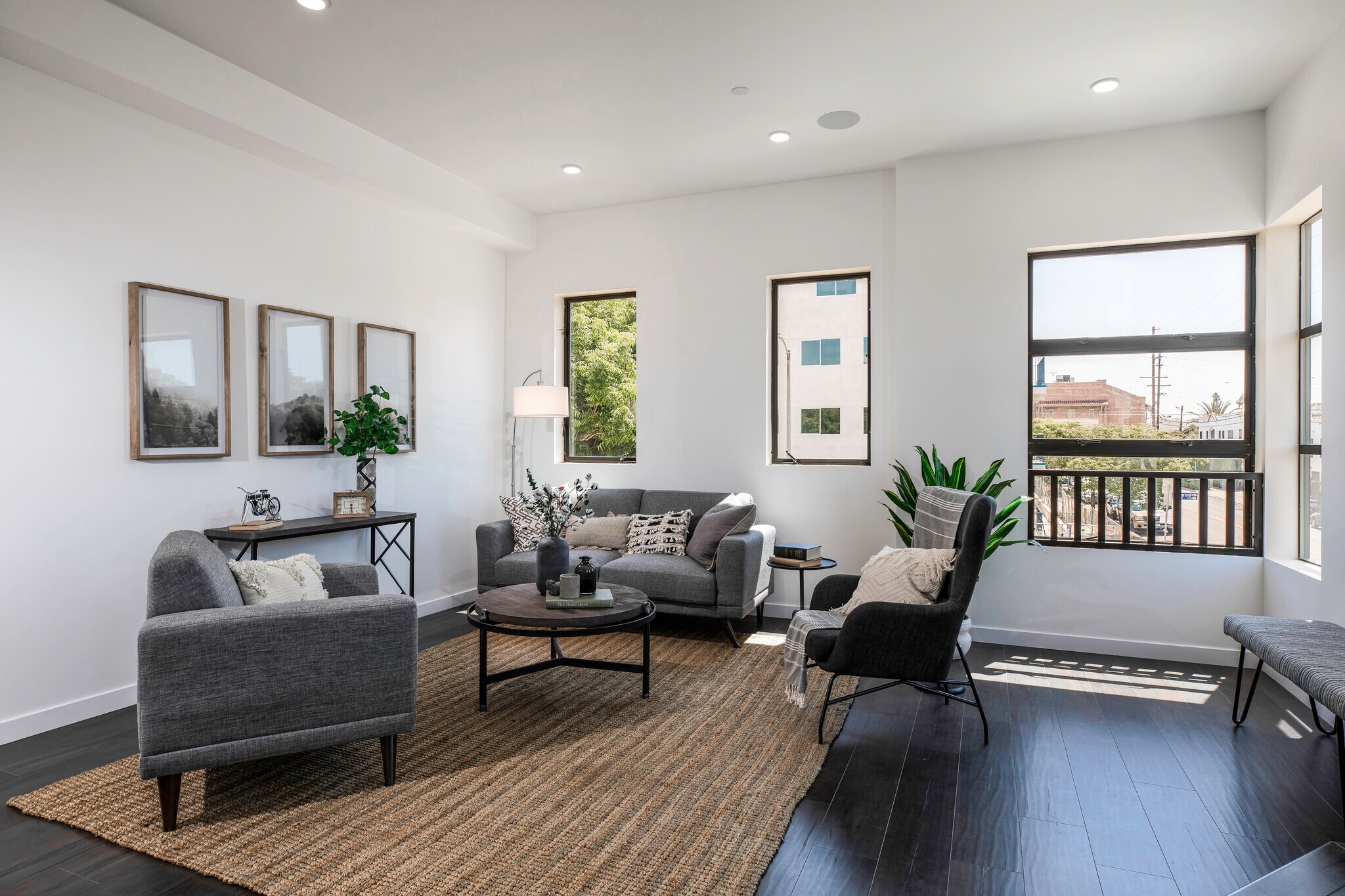 Building Photo - 1301 Tamarind Ave