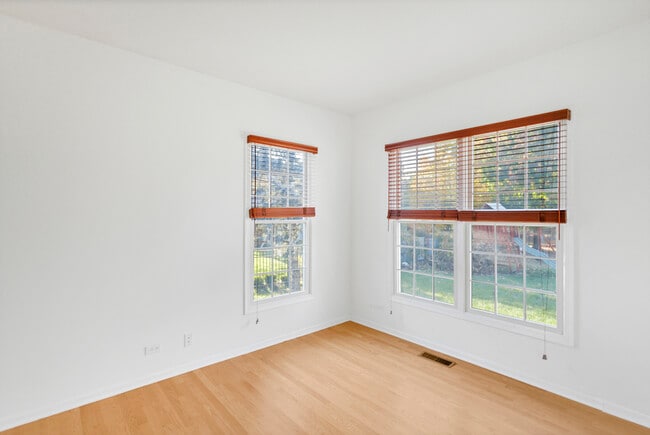 Building Photo - 40W148 Carl Sandburg Rd