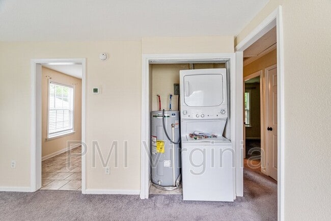 Building Photo - 68 Carver Cir