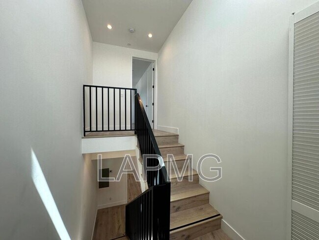 Building Photo - 3414 London St