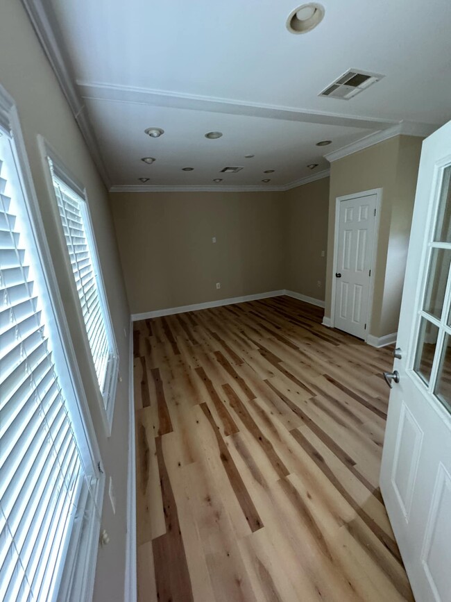 Building Photo - 28438 W Springside Dr